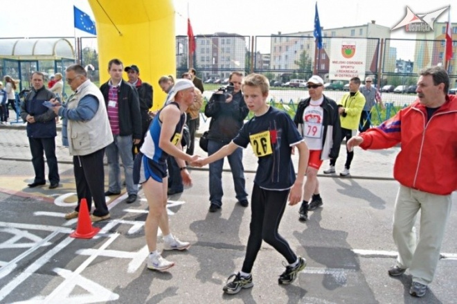 XVI Międzynarodowy Półmaraton Kurpiowski w Ostrołęce - PRZEDBIEGI (09.05.2010) - zdjęcie #34 - eOstroleka.pl